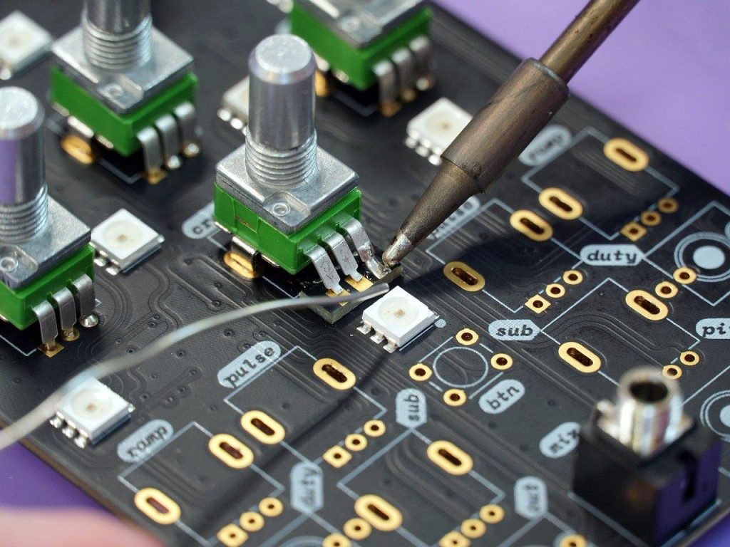 Elektronica in Maastricht toont een modern tech-ecosysteem met innovatieve gadgets en elektronische producten in speciaalzake