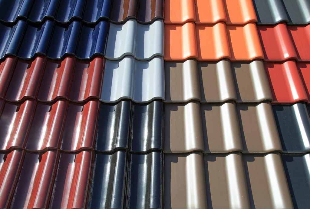Visuele gids voor verschillende dakbedekking materialen en opties in Almelo met kleipannen en moderne daken