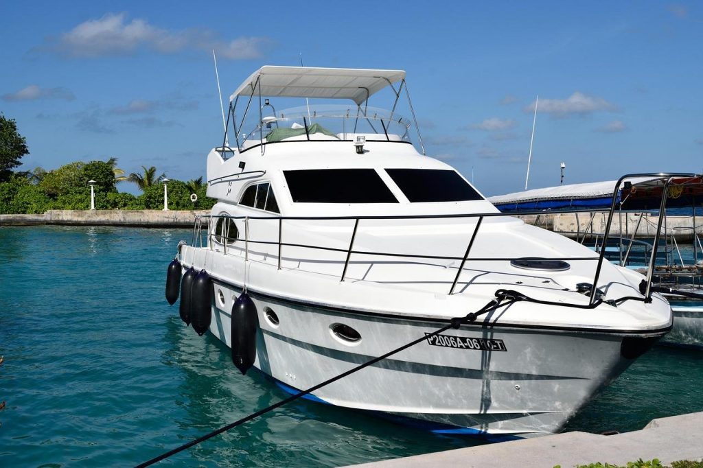 Prachtige motorjacht op het water - perfecte jacht huren voor luxe vakanties en avonturen