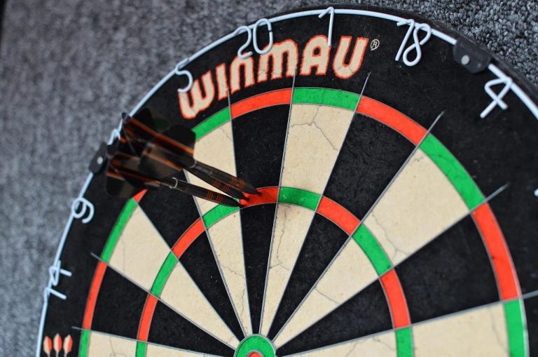 Gids voor het kiezen van de juiste dartpijlen met informatie over gewicht, grip en barrelvorm